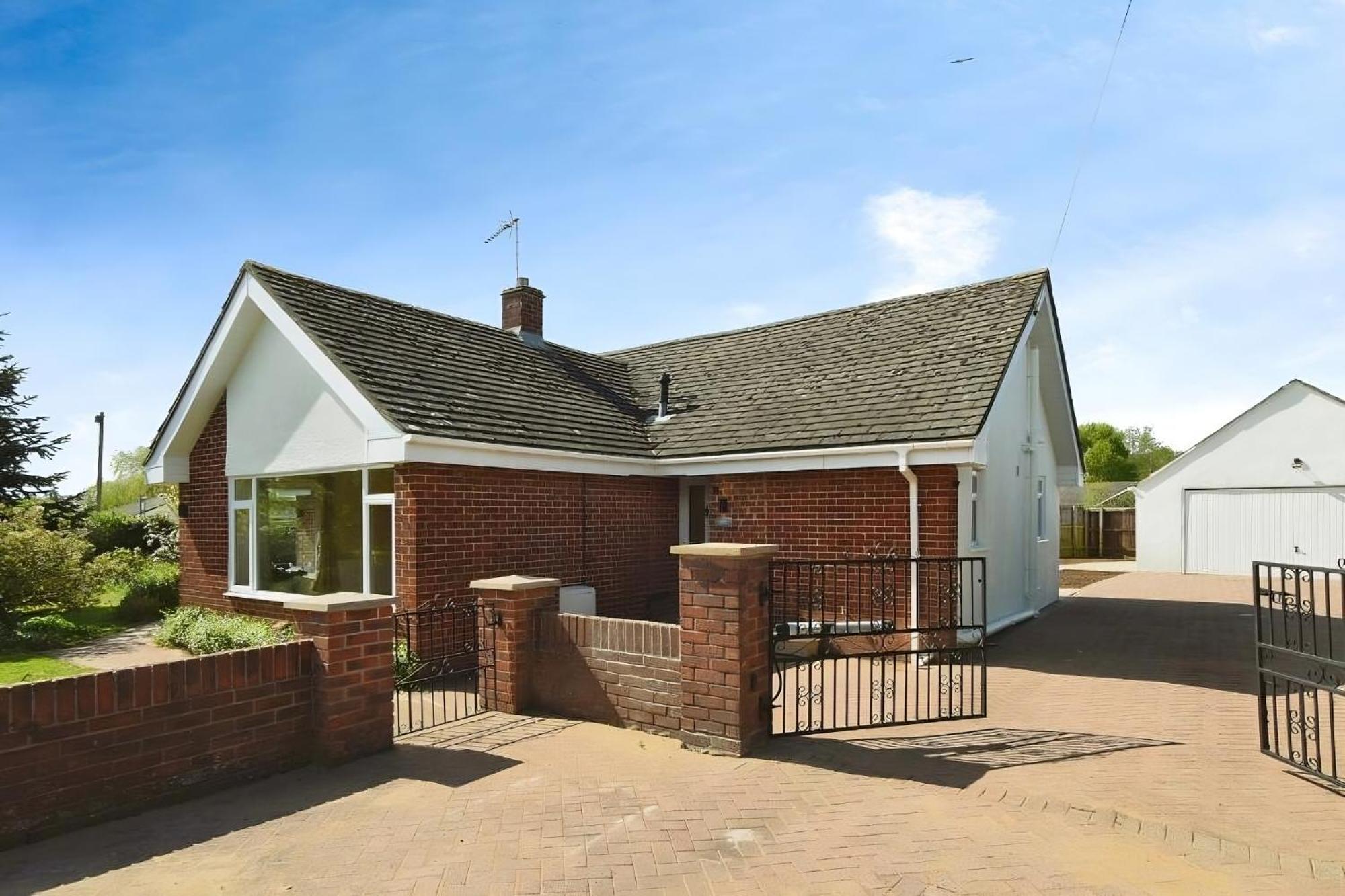 Beautiful 5 Bedroom Bungalow, Sleeps 7, In Calne Kültér fotó