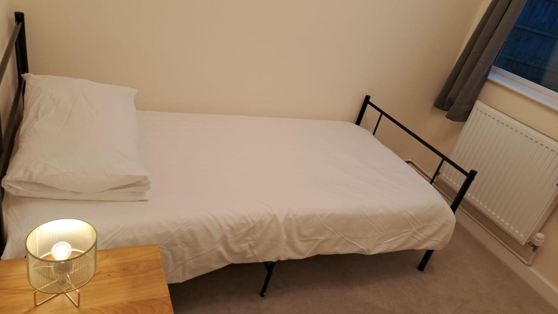 Beautiful 5 Bedroom Bungalow, Sleeps 7, In Calne Kültér fotó