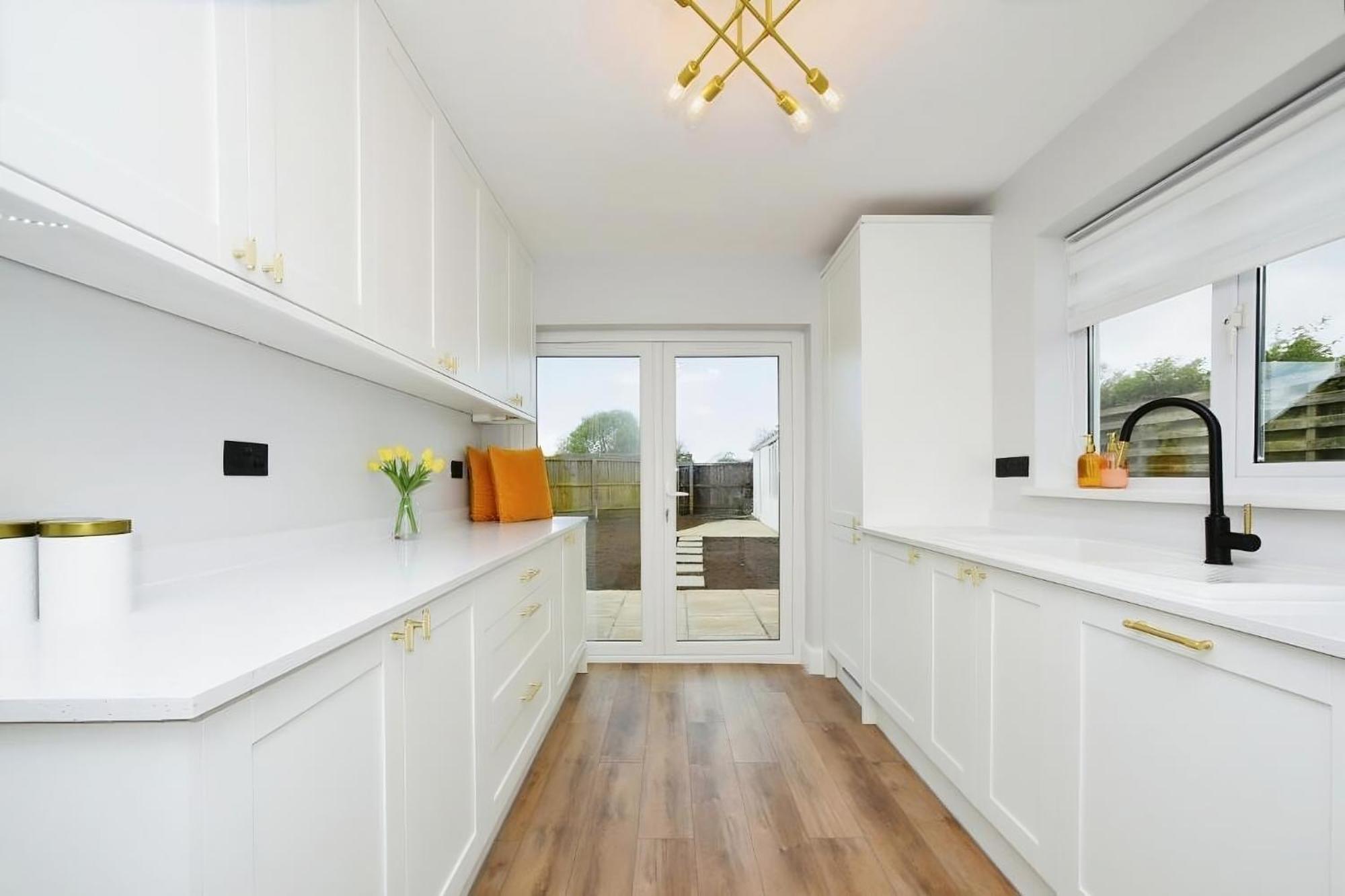 Beautiful 5 Bedroom Bungalow, Sleeps 7, In Calne Kültér fotó