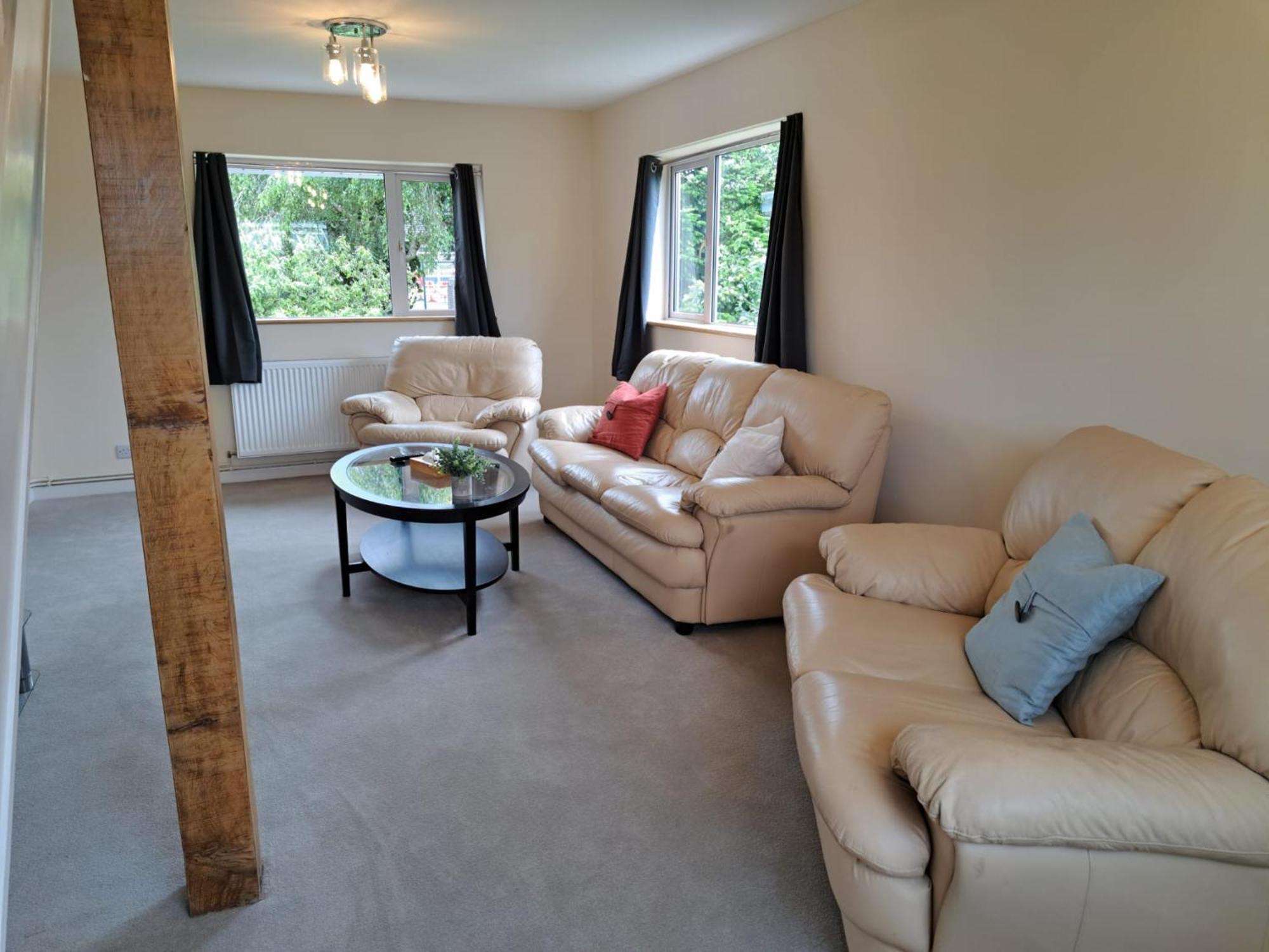 Beautiful 5 Bedroom Bungalow, Sleeps 7, In Calne Kültér fotó