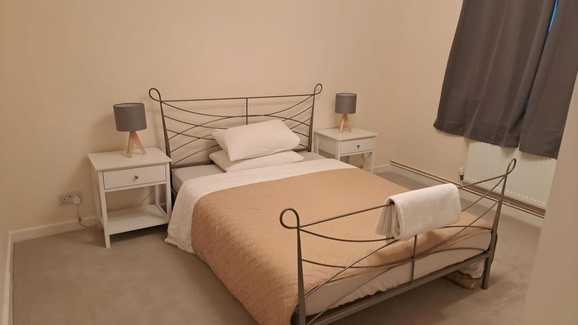 Beautiful 5 Bedroom Bungalow, Sleeps 7, In Calne Kültér fotó