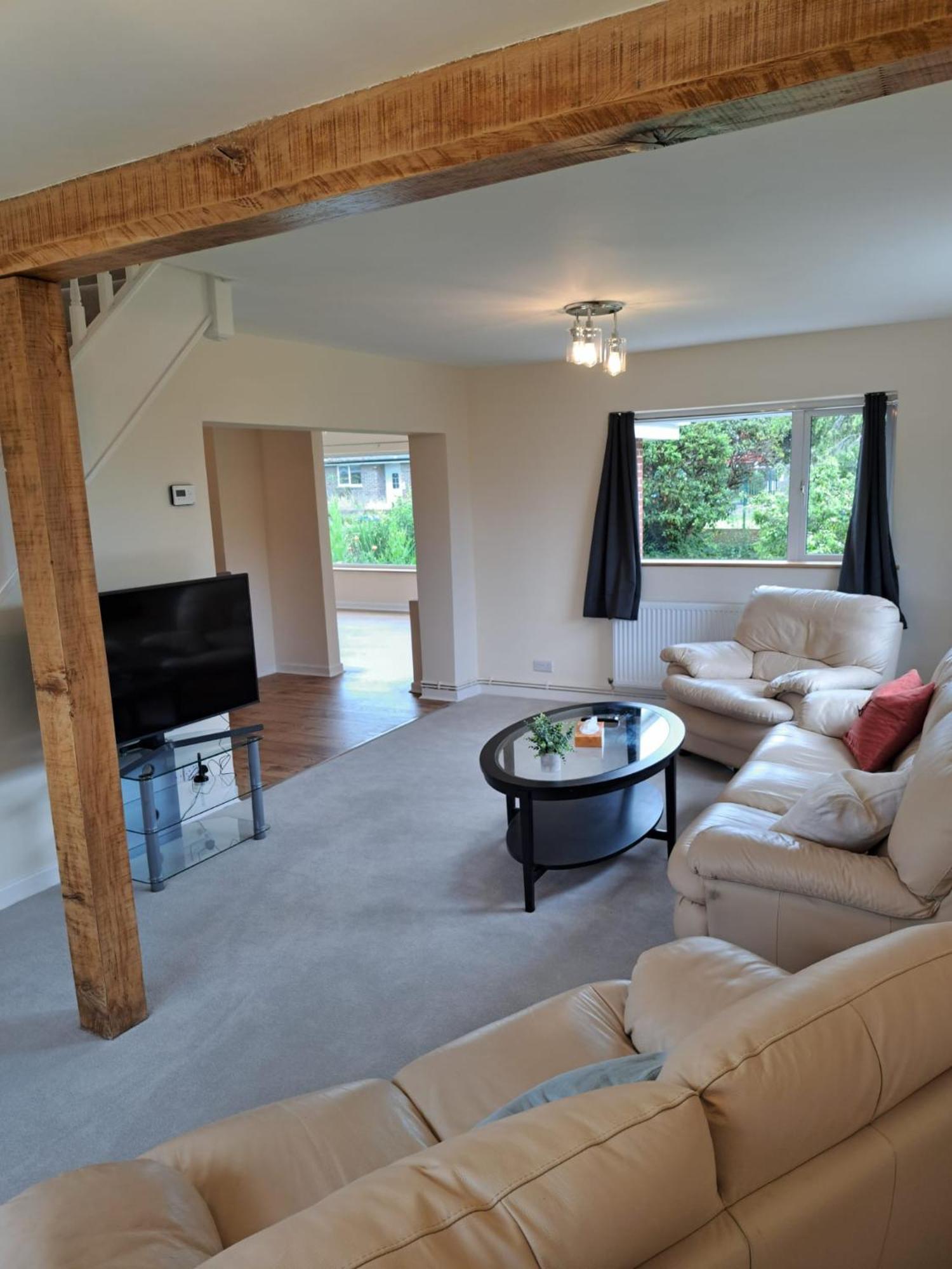 Beautiful 5 Bedroom Bungalow, Sleeps 7, In Calne Kültér fotó